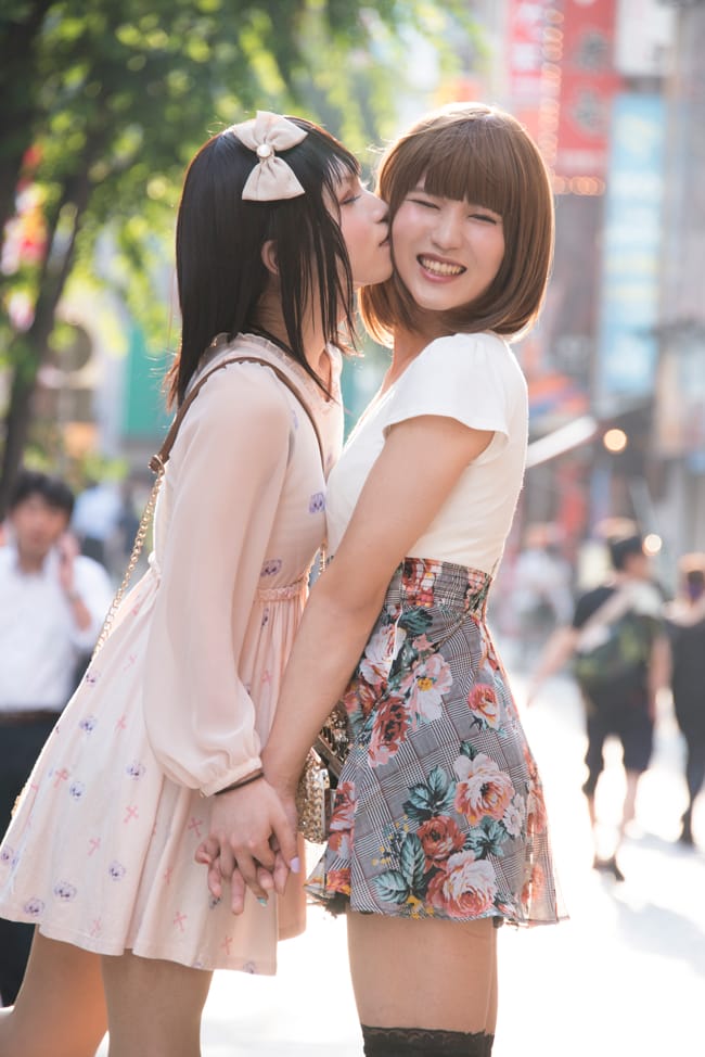 Японские сучки занялись лесбийской любовью