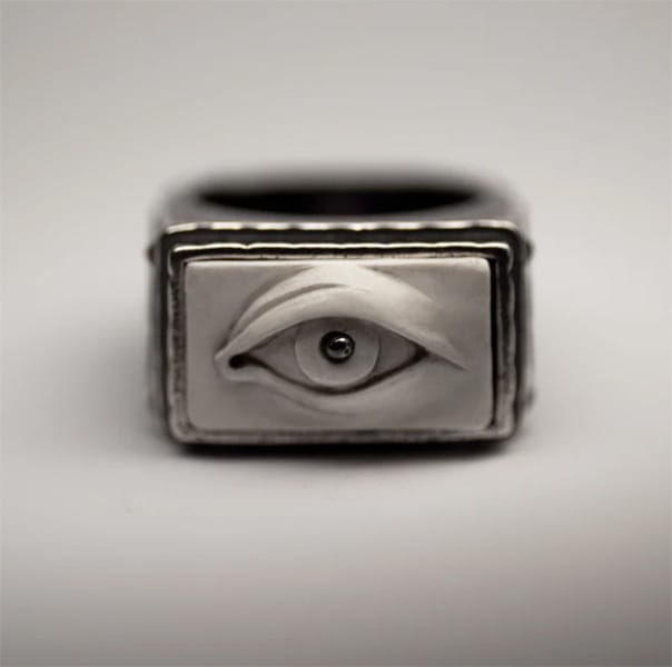 macabre-objects-gaze