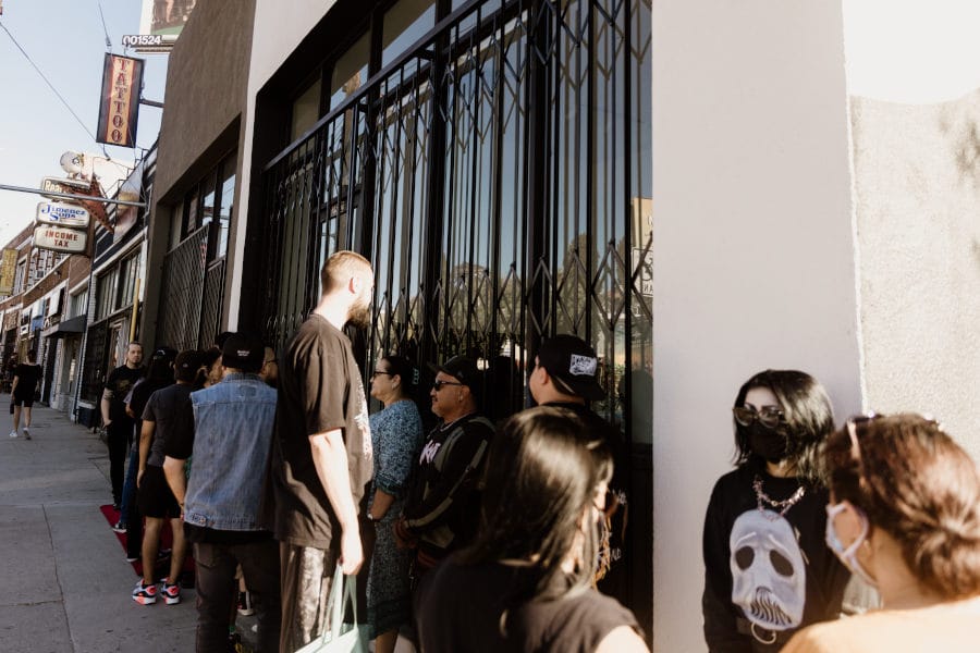 Jay-Weinberg-exhibition-queue