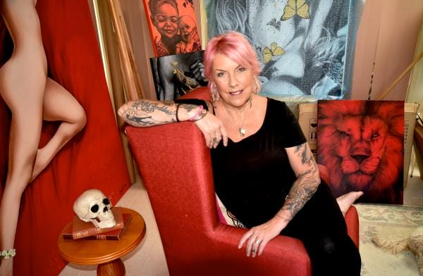 Leesa-Gray-Pitt-In-studio